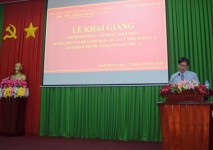TS.Phan Công Khanh - Phó Giám đốc Học viện Chính trị Khu vực II phát biểu khai giảng lớp học