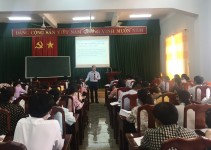 Giảng viên Nguyễn Kim Dự trình bày bài giảng