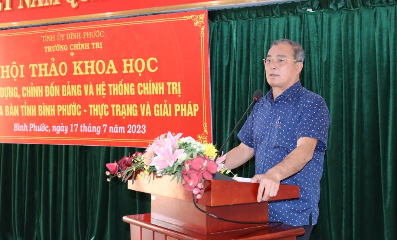 Đồng chí Nguyễn Hồng Trà - Ủy viên Ban Thường vụ, Trưởng ban Tổ chức Tỉnh ủy phát biểu tiếp thu ý kiến chỉ đạo và kết luận Hội thảo