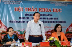 TS. Nguyễn Văn Thắng, Vụ trưởng Vụ các trường chính trị Học viện Chính trị Quốc gia Hồ Chí Minh phát biểu tại Hội thảo