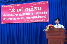 ThS. Nguyễn Thanh Thuyên, Phó Bí thư Đảng ủy, Phó Hiệu trưởng phát biểu tại Lễ Bế giảng