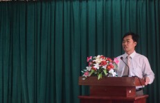ThS. Nguyễn Thanh Thuyên, Phó Bí thư Đảng ủy, Phó Hiệu trưởng phát biểu tại Lễ Bế giảng.