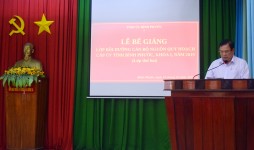 Đồng chí Nguyễn Văn Trăm, Phó Bí thư Tỉnh ủy, Chủ tịch UBND tỉnh phát biểu chỉ đạo tại buổi Lễ