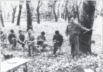 Đồng chí Trần Văn Trà triển khai kế hoạch tác chiến trong chiến dịch Nguyễn Huệ năm 1972. Nguồn ảnh: Bảo tàng Bình Phước.