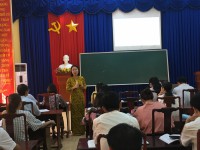 Giảng viên Lương Thị Hồng Vân trình bày nội dung bài giảng