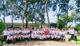 Đoàn nghiên cứu thực tế lớp TC1- 19 chụp hình lưu niệm tại Cơ sở cai nghiện ma túy tỉnh Bình Phước