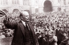 Cuộc Cách mạng Tháng Mười Nga gắn liền với tên tuổi và sự nghiệp, trí tuệ và bản lĩnh lãnh đạo của Vladimir llyich Leenin. Ảnh: International communist Press (cand.com.vn)