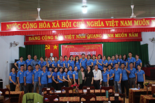 Đoàn nghiên cứu thực tế chụp hình lưu niệm với các đồng chí lãnh đạo Đảng ủy, UBND, UBMTTQ xã Đắk Ơ.