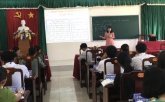 Giảng viên Trần Thị Hạnh Dung trình bày bài giảng