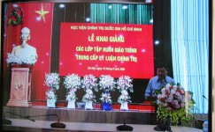 PGS.TS. Nguyễn Duy Bắc, PGĐ Học viện Chính trị quốc gia Hồ Chí Minh phát biểu khai giảng các lớp tập huấn