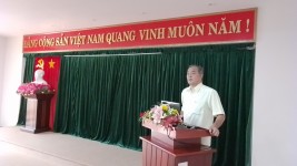 Đồng chí Nguyễn Hồng Trà - UVBTV - Trưởng Ban Tổ chức Tỉnh ủy phát biểu chỉ đạo tại buổi lễ.
