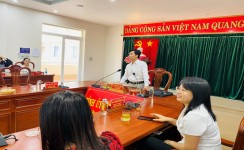 Đồng chí Nguyễn Thanh Thuyên - Bí Thư Đảng ủy - Hiệu trưởng nhà trường chúc tết cán bộ, viên chức và người lao động