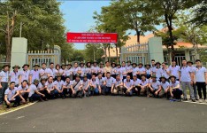 Lớp Trung cấp lý luận chính trị, khóa 133 chụp hình lưu niệm tại UBND xã Lộc Thạnh
