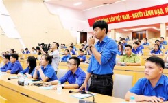 Đoàn viên, thanh niên đối thoại với lãnh đạo tỉnh Bình Phước.  Ảnh: Nhật Bình - TTXVN