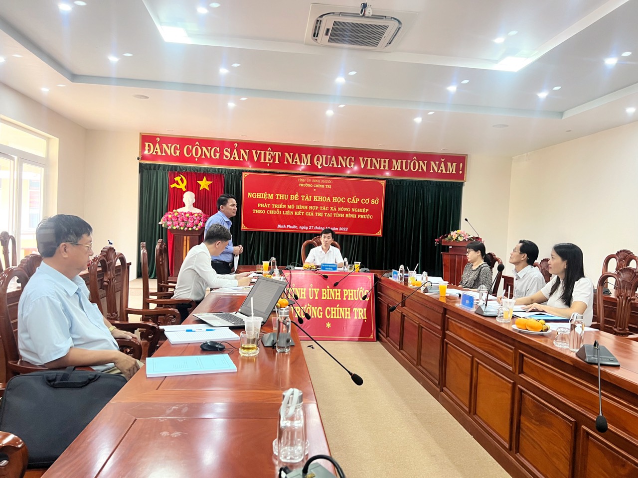 ThS. Nguyễn Thanh Thuyên - Hiệu trưởng - Chủ tịch hội đồng - Chủ trì họp Hội đồng nghiệm thu